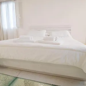 https://casa-balmes.lecce-hotels.com
